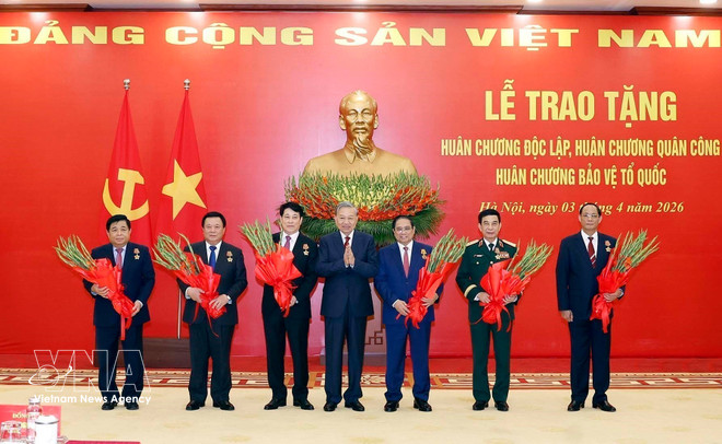 vnanet-high-ranking-party-state-leaders-officials-honoured-2.jpg