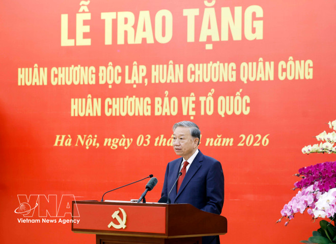 vnanet-high-ranking-party-state-leaders-officials-honoured-3.jpg