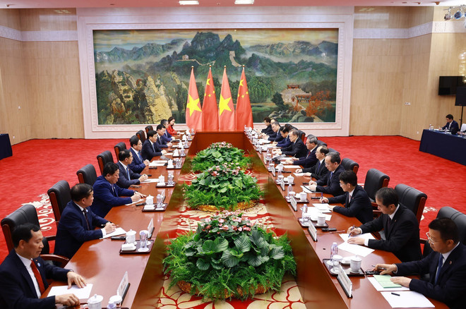 The talks between Prime Minister Pham Minh Chinh and Chinese Premier Li Qiang in Tianjin on June 24 (Photo: VNA) pms-of-vietnam-and-china-hold-talks-2.jpg