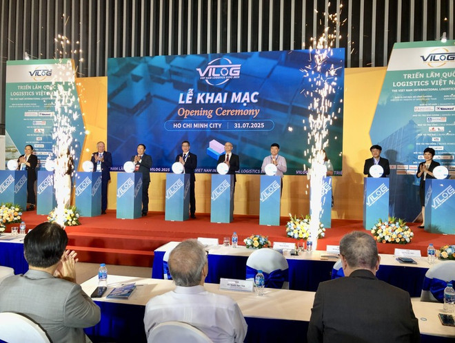 The opening ceremony of the Vietnam International Logistics Exhibition on July 31 (Photo: VNA) third-vietnam-intl-logistics-exhibition-opens-in-hcm-city.jpg
