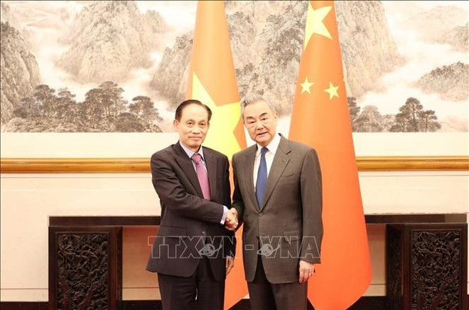 vietnamese-chinese-foreign-ministers-hold-talks-in-beijing.jpg