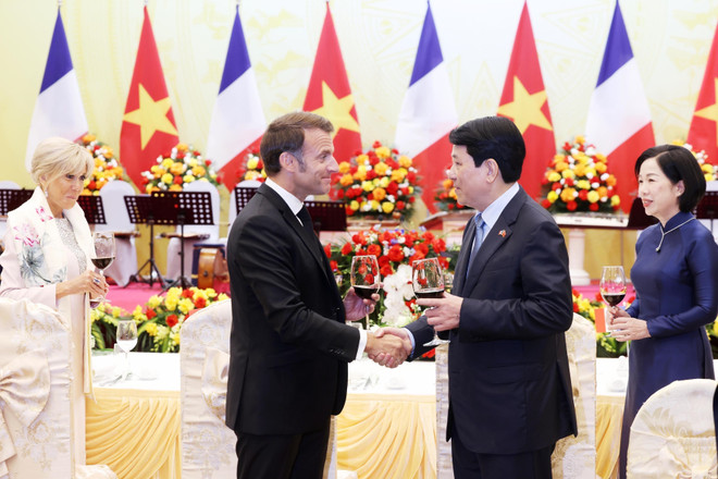 vietnamese-president-hosts-banquet-for-french-counterpart-2.jpg