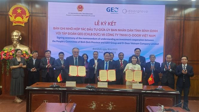 The MoU signing ceremony for the renewable energy workforce training and development centre (Photo: VNA) germany-invests-in-renewable-energy-workforce-training.jpg