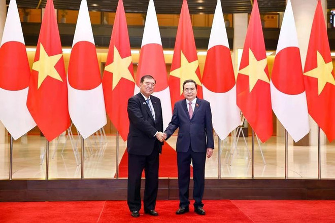 National Assembly Chairman Tran Thanh Man (R) meets with Japanese Prime Minister Ishiba Shigeru in Hanoi on April 28. (Photo: VNA) top-vietnamese-legislator-and-japanese-pm.jpg