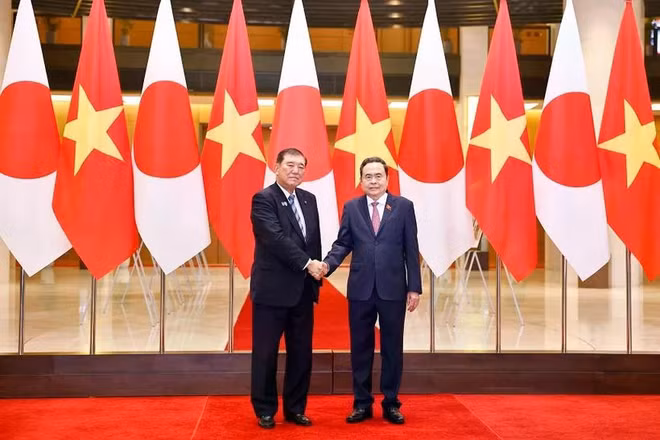 top-vietnamese-legislator-and-japanese-pm.jpg