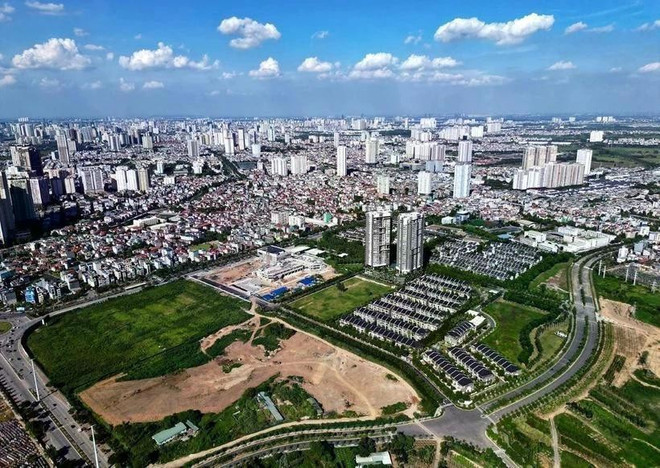 Vietnam is becoming a new hub in the regional supply chain, leading to a sharp increase in demand for industrial real estate, logistics and housing for foreign experts. (Photo: VNA) real-estate-in-vietnam.jpg