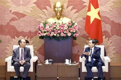 NA Chairman Tran Thanh Man (R) receives Cuban Ambassador to Vietnam Rogelio Polanco Fuentes in Hanoi on January 9. (Photo: VNA)