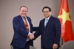 Prime Minister Pham Minh Chinh (R) hosts a reception in Prague on January 18 afternoon (local time) for Chairman of the Czech - Vietnamese Friendship Association Milos Kusy. (Photo: VNA)