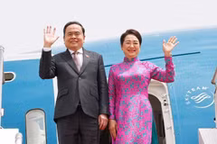 National Assembly Chairman Tran Thanh Man and his spouse Nguyen Thi Thanh Nga leave Dakar in the afternoon of July 24 (local time), successfully concluding their official visit to Senegal. (Photo: VNA)