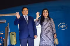 Prime Minister Pham Minh Chinh and his spouse Le Thi Bich Tran leave Hanoi in the early morning of June 5 for attendance at the 3rd United Nations Ocean Conference (UNOC 3) and bilateral activities in France; and official visits to Estonia and Sweden. (Photo: VNA)