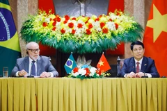 Vietnamese State President Luong Cuong (R) and Brazilian President Luiz Inácio Lula da Silva meet with the press in Hanoi on March 28 morning. (Photo: VNA)