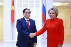 Vietnamese Prime Minister Pham Minh Chinh (L) meets with Chairwoman of the Federation Council of the Russian Federal Assembly Valentina Matviyenko. (Photo: VNA)