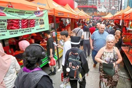 Foreign tourists pictured visiting a Ramadan bazaar in Bukit Bintang. (Photo: THESTAR)