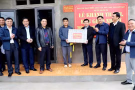 The family receiving the first house under the "Eliminating Makeshift and Dilapidated Houses" programme in Group 4, Tam Son town, Quan Ba district, Ha Giang province. (Photo: VNA)
