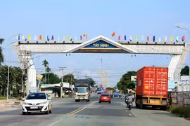 National Highway 22, the section passing through Trang Bang district, serves as the gateway to Tay Ninh province from Ho Chi Minh City. (Photo: VNA)