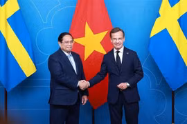Vietnamese Prime Minister Pham Minh Chinh (L) and his Swedish counterpart Ulf Kristersson. (Photo: VNA)