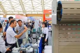 Visitors explore the exhibition booths at the Vietnam International Door Industry Exhibition 2025. (Photo: VNA)