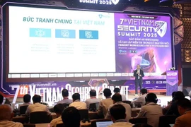 A representative from the National Cybersecurity Association shares an overview of Vietnam's cybersecurity workforce landscape. (Photo: VNA)