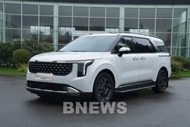 Kia New Carnival Hybrid car of THACO Auto (Photo: VNA)