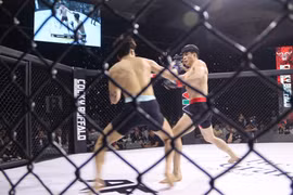 The match between Vietnamese fighter Quang Van Minh and RoK fighter Park Yeong Jun. (Photo: VNA)
