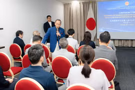 A representative of a Japanese enterprise speaks at the event. (Photo: VNA)