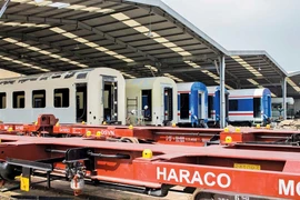 Domestic businesses have taken on various sectors such as manufacturing train carriages, locomotives, and installing railway equipment and materials. (Photo: baodautu)