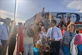 Russian tourists welcomed at Phu Quoc International Airport (Photo: VNA)