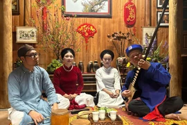 Hanoi spring night resonates heritage with A Dao singing 