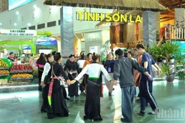 The Son La area attracts visitors eager to experience its culture. (Photo: VNA)