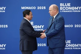 Prime Minister Pham Minh Chinh (L) and Prince Albert II of Monaco. (Photo: VNA)