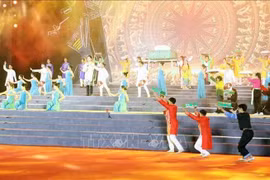 A dancing performance as part of the Culture and Tourism Week of the Ancestral Land 2025 (Photo: VNA)