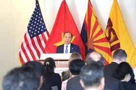 Vietnamese Ambassador to the US Nguyen Quoc Dung speaks at the seminar. (Photo: VNA)