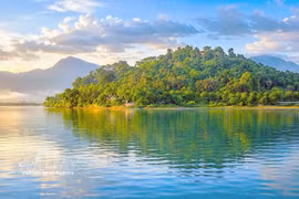 Lak Lake shines as Central Highlands' largest freshwater lake