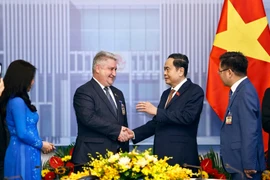 NA Chairman Tran Thanh Man (right) on April 29 hosts Vice Chairman of the House of Representatives of the National Assembly of Belarus Ipatau Vadzim (Photo: VNA)