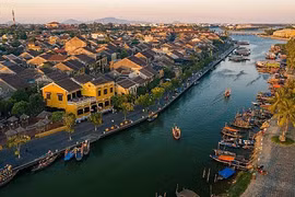 A bird's eye view of the ancient city of Hoi An (Photo: baoquangnam.vn)