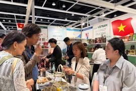 Visitors at the Vietnamese booth (Photo: VNA)