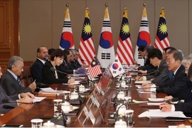 Former RoK's President Moon Jae-in and former Prime Minister of Malaysia Mahathir Mohamad hold a summit at the Blue House on Nov. 28, 2019. (Photo: koreajoongangdaily]