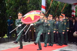 At the memorial and burial ceremony on May 27 at Dong Tam international martyrs’ cemetery in Ba Thuoc district, Thanh Hoa province. (Photo: VNA)