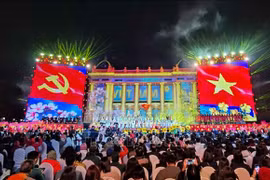 The art performance draws large audiences (Photo: VNA)
