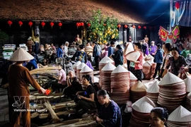 Market keeps centuries-old conical hat craft alive