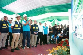 Energy and Mineral Resources Minister Bahlil Lahadalia (Left on first row) reviewed the distribution control center at PLN's Distribution Management Unit, Surabaya, East Java, on March 25. (Photo: ANTARA)