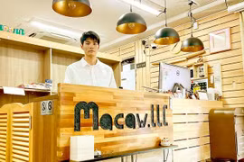 Ngo Ngoc Khanh, owner of the Macaw bookstore (Photo: I LOVE VIETNAM)