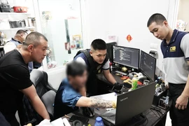 Police question a Singaporean hacker suspected of carrying out dozens of major international data breaches at a house in Bangkok on February 26. (Photo: Bangkokpost)