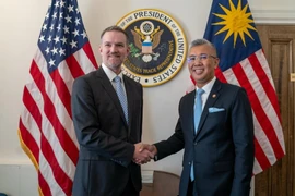 Datuk Seri Tengku Zafrul Abdul Aziz (right) leads the Malaysian delegation to discuss a trade deal with the US Trade Representative Jamieson Greer. (Photo: malaymail)