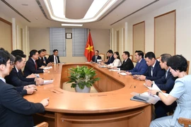 Deputy Prime Minister Ho Duc Phoc on September 9 holds a working session with Ambassador of the Republic of Korea (RoK) to Vietnam Choi Young Sam and representatives of Korean businesses. (Photo: VNA)