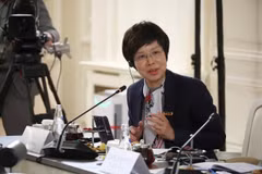 VNA General Director Vu Viet Trang poses a question to Russian President Vladimir Putin during the interview. (Photo: VNA)