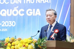 Maximum support for data industry to turn Vietnam into digital nation: Party chief