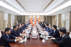 Party leader holds talks with RoK President 