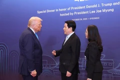 State President meets with US President, world leaders in RoK