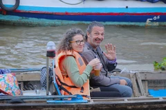 Cai Rang floating market draws crowds with vibrant trade